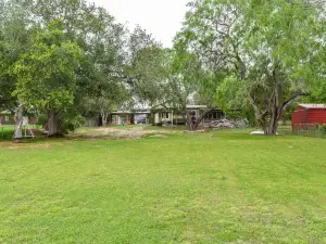 Lake front property on main body of the lake,we still have water!With Game Room!