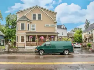 383 - 3BR - Quincy Chic House near Adams Park