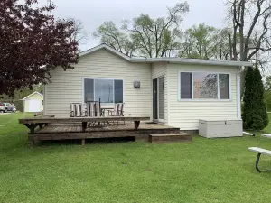 "Perfect Sunset" Waterfront Cottage Coldwater MI area.  Nice all sports lake.
