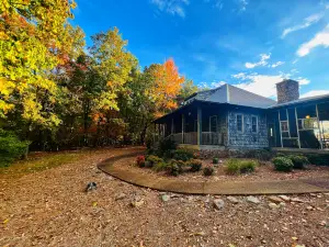 Gated Oasis with Breathtaking Views - Charming Canyon Hideaway