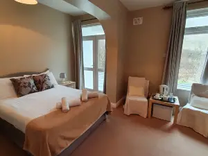 Portfinn Lodge