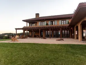 Black Walnut Inn & Vineyard