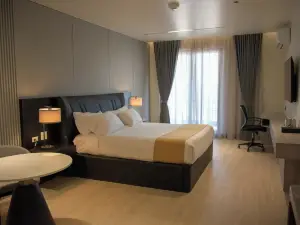Grand Resort & Residences