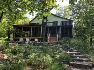 Maplewood. 1916 Olde Muskoka Cottage