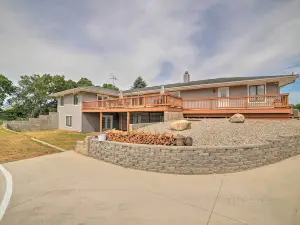 Near Boat Launch Pet-Friendly Grass Lake Getaway
