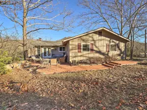 Holiday Island Home Hot Tub and Wood Stove!