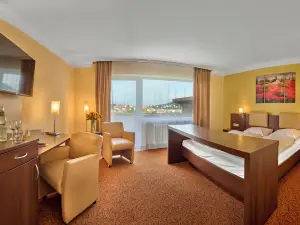 LuCA HOTEL