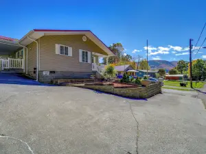 Laptop-Friendly Appalachian Mountain Retreat!