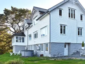 10 person holiday home in Folkestad