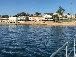 Beachside & Jetty View Apartment 6 - Captain's Apt