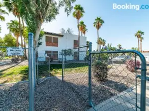 Modern Casa Grande Paradise Heated Pool Condo No Pets Allowed