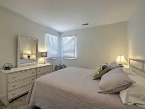 Central Sea Isle City Condo - 1 Block to the Beach