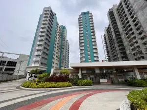 Stylish condo along Lacson