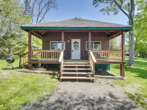 Picturesque Maine Getaway with Lake Access!