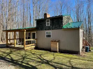 Rustic Hogback Lodge + Nature's Tranquility