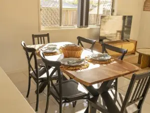 Peaceful Retreat - Spacious Family Home in Yarrabilba perfect for Family or Professionals
