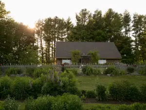 Beautiful 13 acre Property on Sheepscot River w/ 2 Bedroom Cottage & Air Stream