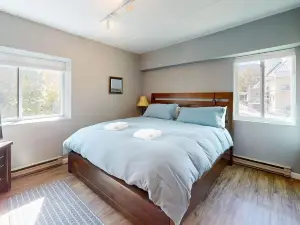 Indoor Pool and Outdoor Pool - Charming Mountain Getaway