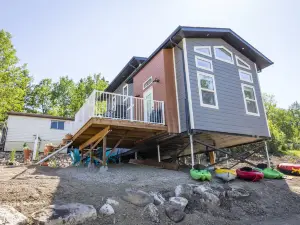 Luxury Loft Cottage in Manitou Beach