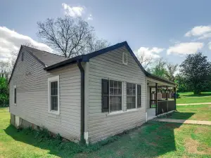 6 Mi to Crowders Mountain Peaceful Home with Porch