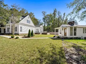 Luxe Fairhope Home with Covered Patio Walk to Beach