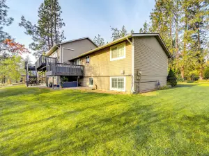 Nine Mile Falls Hideaway: Scenic Retreat on River