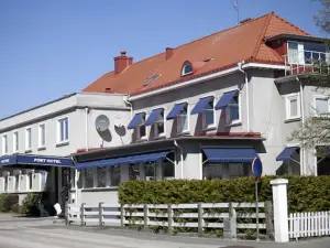 Port Hotel