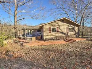 Holiday Island Home Hot Tub and Wood Stove!