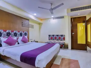 CherryStay Amrit Residency
