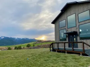 Panoramic Views at Palisades Creek! NEW BUILD 4 Bed 3 Bath Sleeps 8!