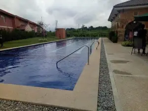 Cute 2 room House w/ pool access