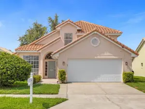 Spacious Home w Garden BBQ and Games at Golf Club