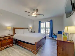 Elegant Waterfront Oasis - Pool Table, Private Dock, WiFi