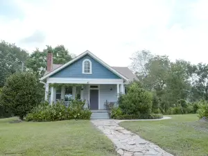Pet Friendly Corner in Wetumpka