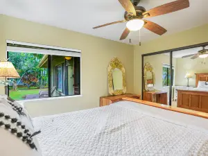 Breezy home with lovely lanai, yard, garden & grill - near golf & beaches