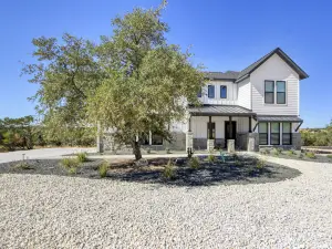 Stunning Lake Views and Hot Tub - Exquisite Canyon Lake Retreat