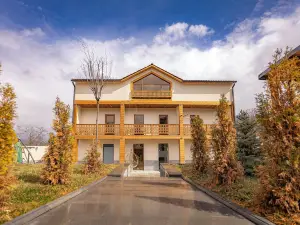 Taniqinn Dilijan Hotel