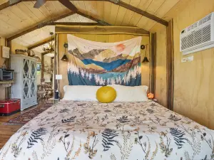 Salida - Tiny Houses of French Village