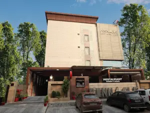 Pinnacle by Click Hotels, Lucknow