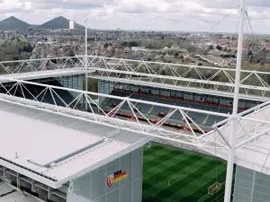 伊甸園套房水療中心，健康公寓飯店，庭院