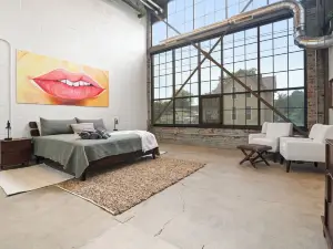 Historic Newark Station- 10% off Earthworks Cafe