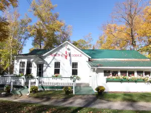 Birch Cliff Lodge on Baptiste Lake
