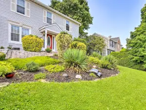 Bel Air Apartment w/ Pool ~ 2 Mi to Main St