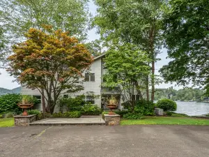 Land’s End – Direct Lake Front on Warner Point, Candlewood Lake, CT