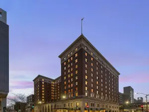 โรงแรมฟอร์ต ดิมอยน์ คิวริโอ คอลเลกชั่น บายฮิลตัน