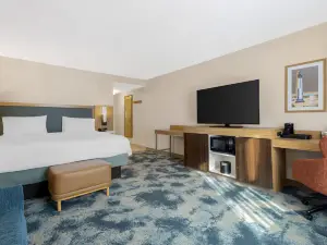 Hampton Inn & Suites Plymouth