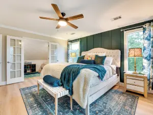 Riverfront Cuero Vacation Home w/ Spacious Deck!