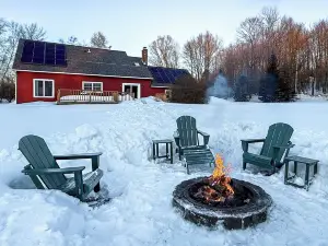Cozy Vermont Lodge Near Jay Peak with Fire Pit