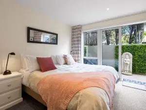 Queenstown House Bed & Breakfast and Apartments