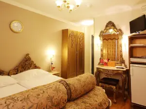 Mango Hotel